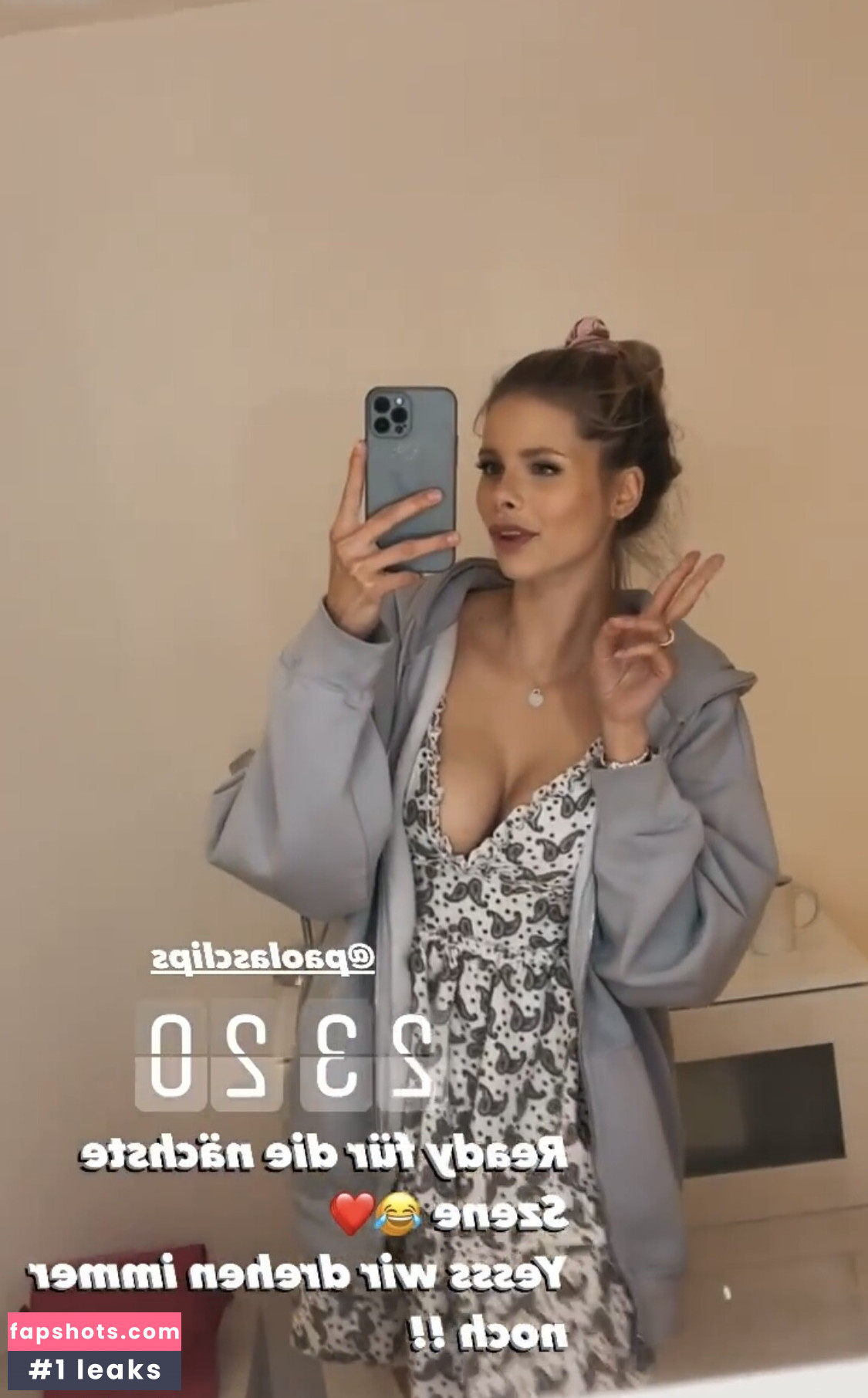 Larissa Neumann gallery photo #110