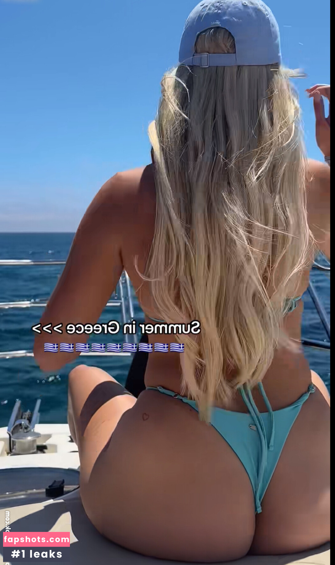 Larissa Neumann gallery photo #29