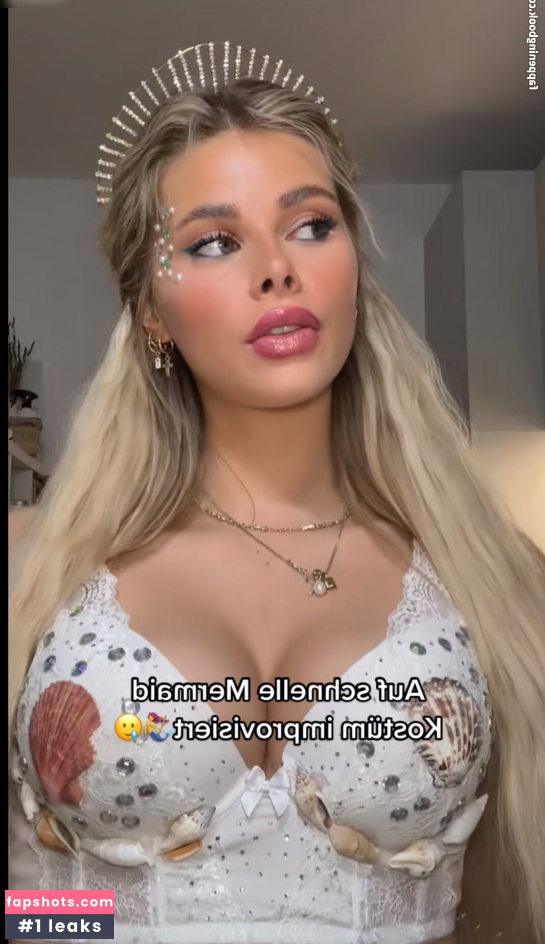 Larissa Neumann gallery photo #34