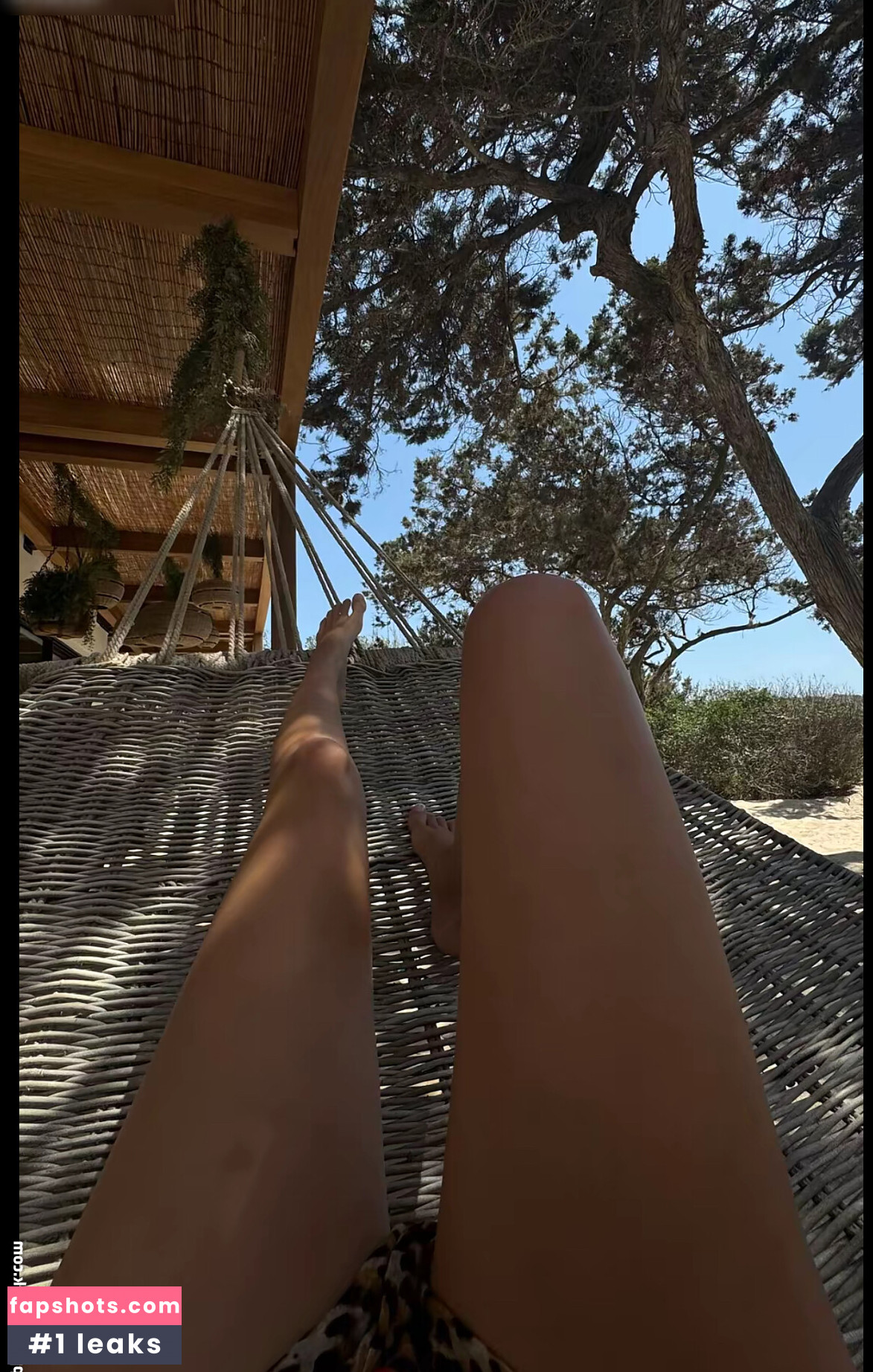 Larissa Neumann gallery photo #42