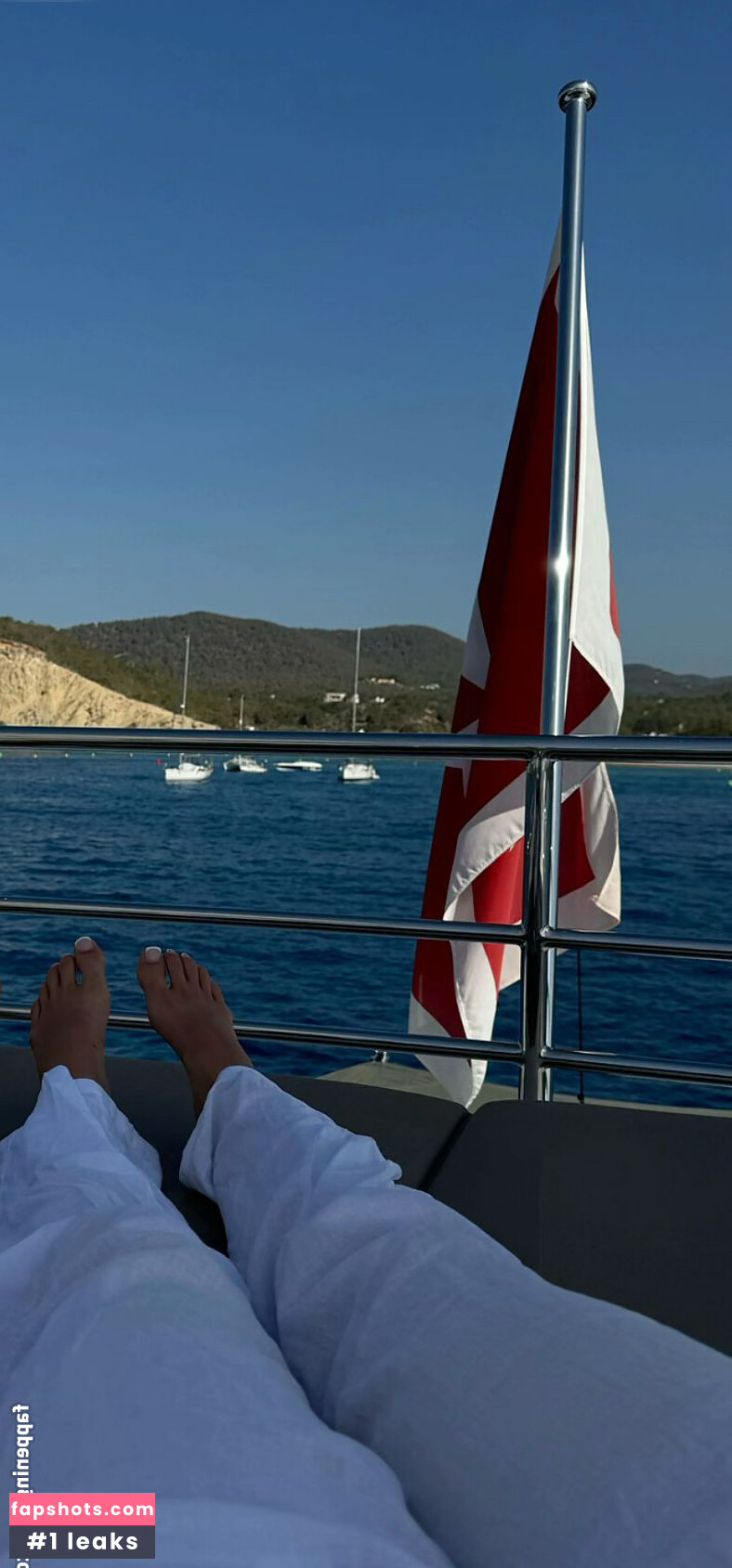 Larissa Neumann gallery photo #44