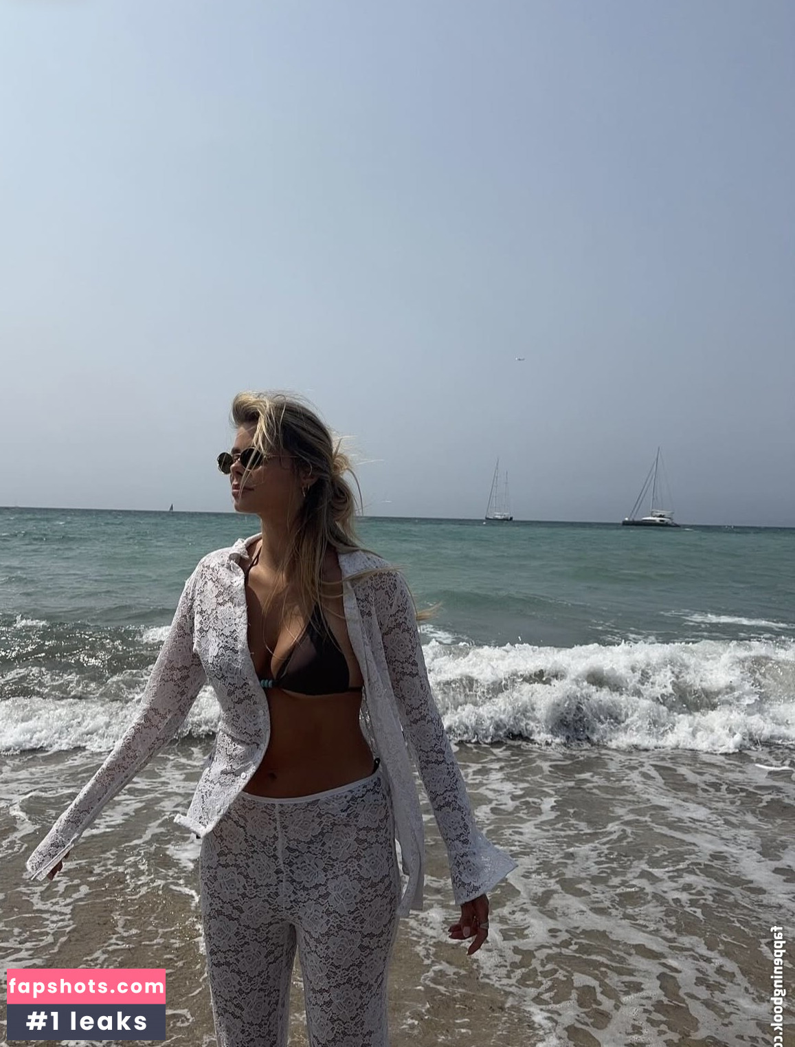 Larissa Neumann gallery photo #7