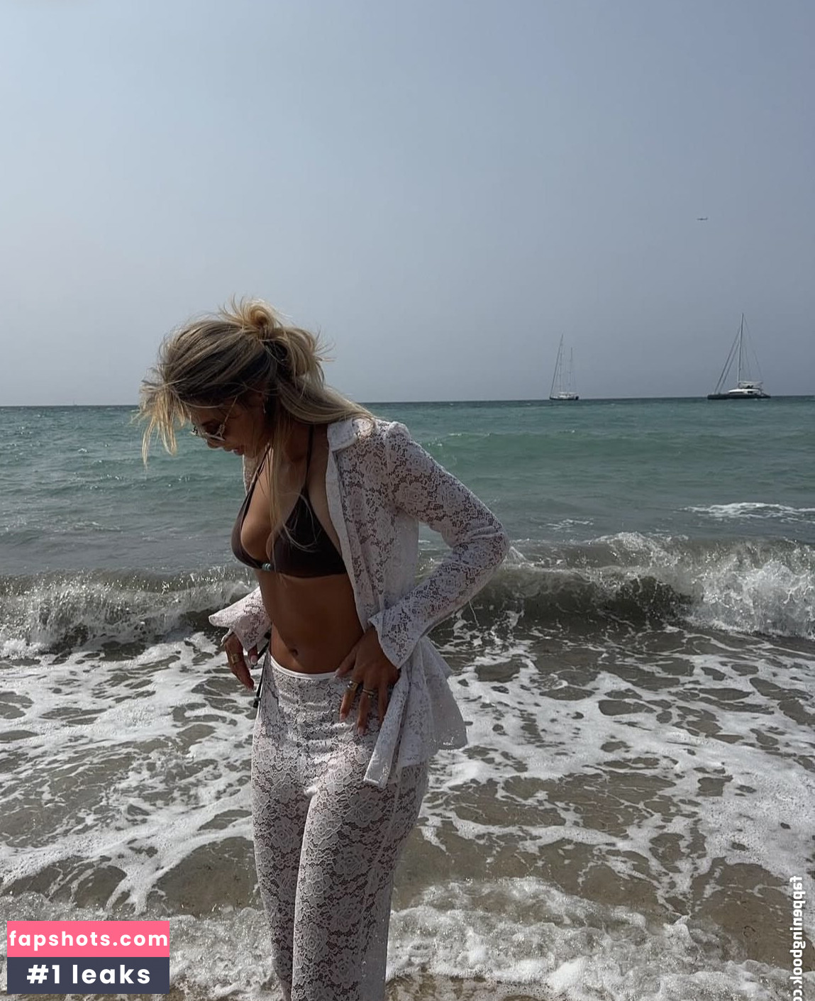 Larissa Neumann gallery photo #8