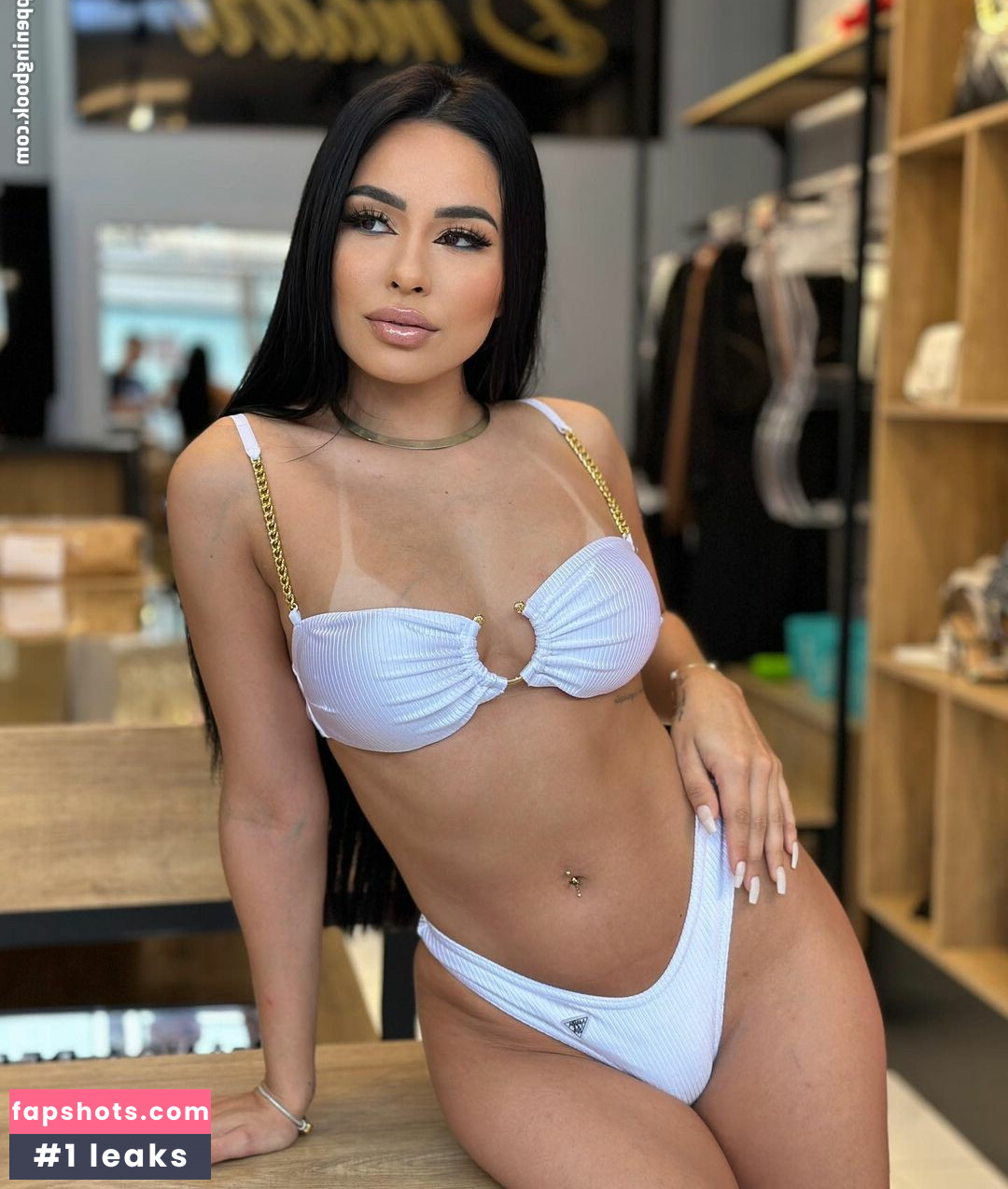 Larissa Nunes gallery photo #22