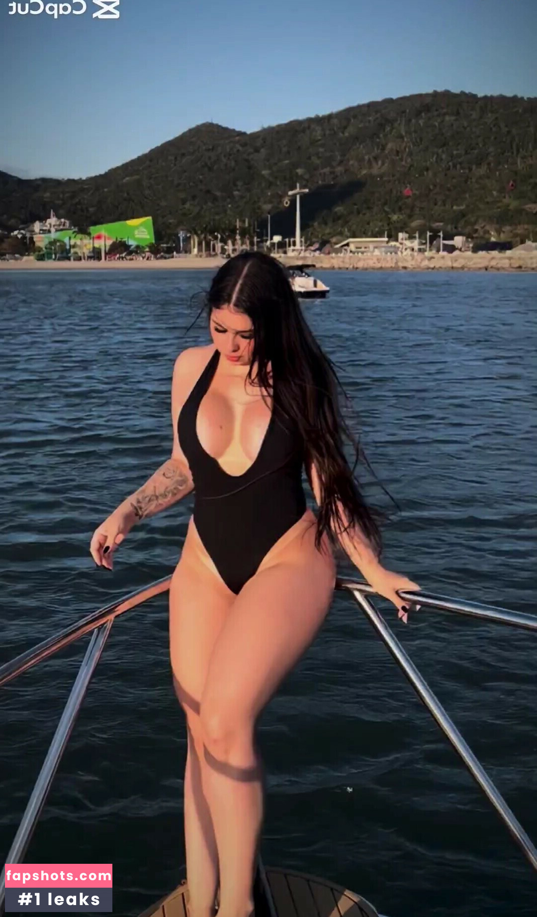 Larissa Peyerle gallery photo #12