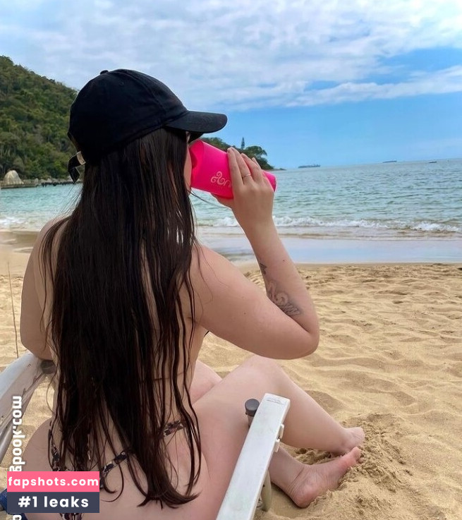 Larissa Peyerle gallery photo #21