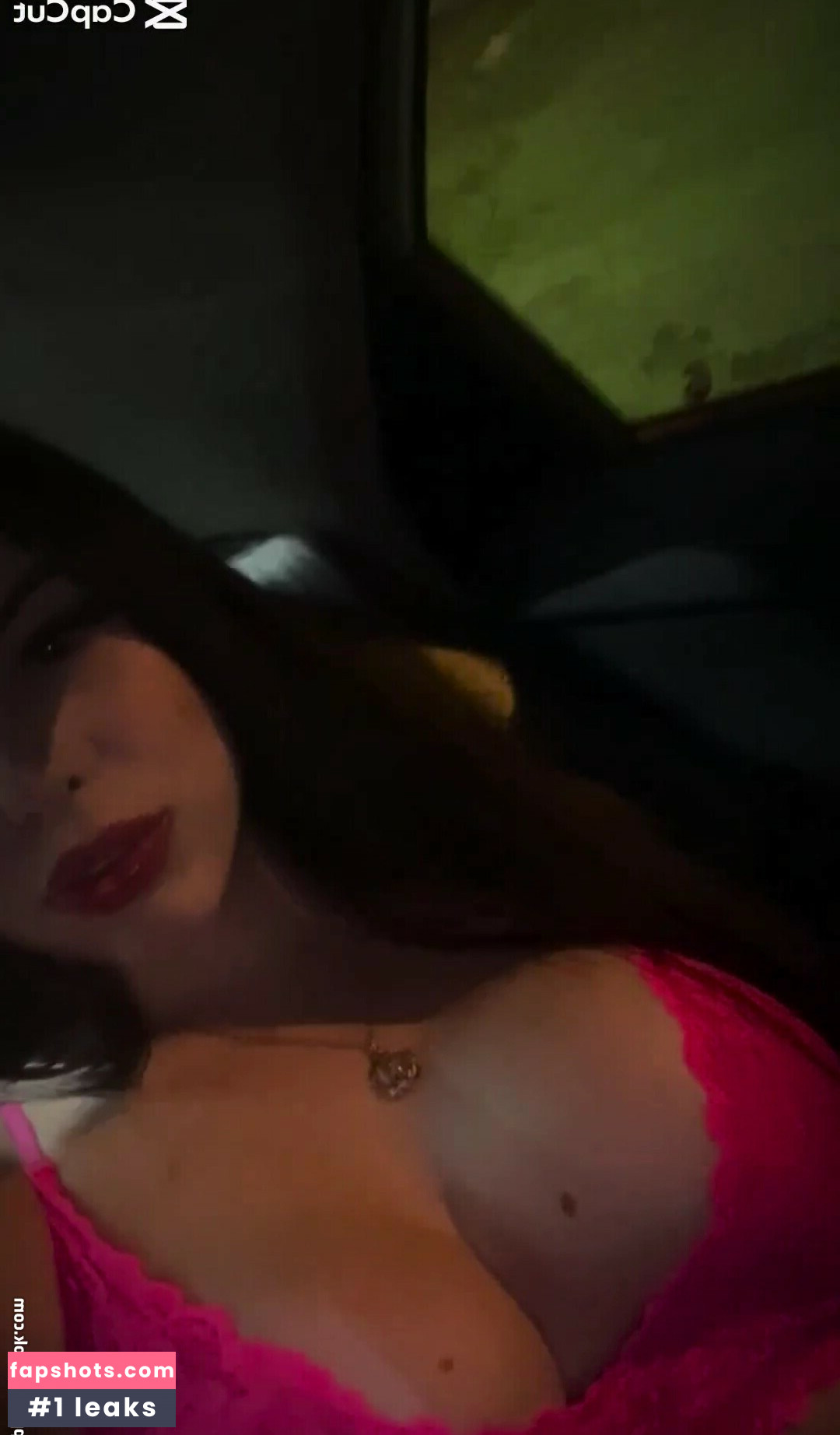 Larissa Peyerle gallery photo #9