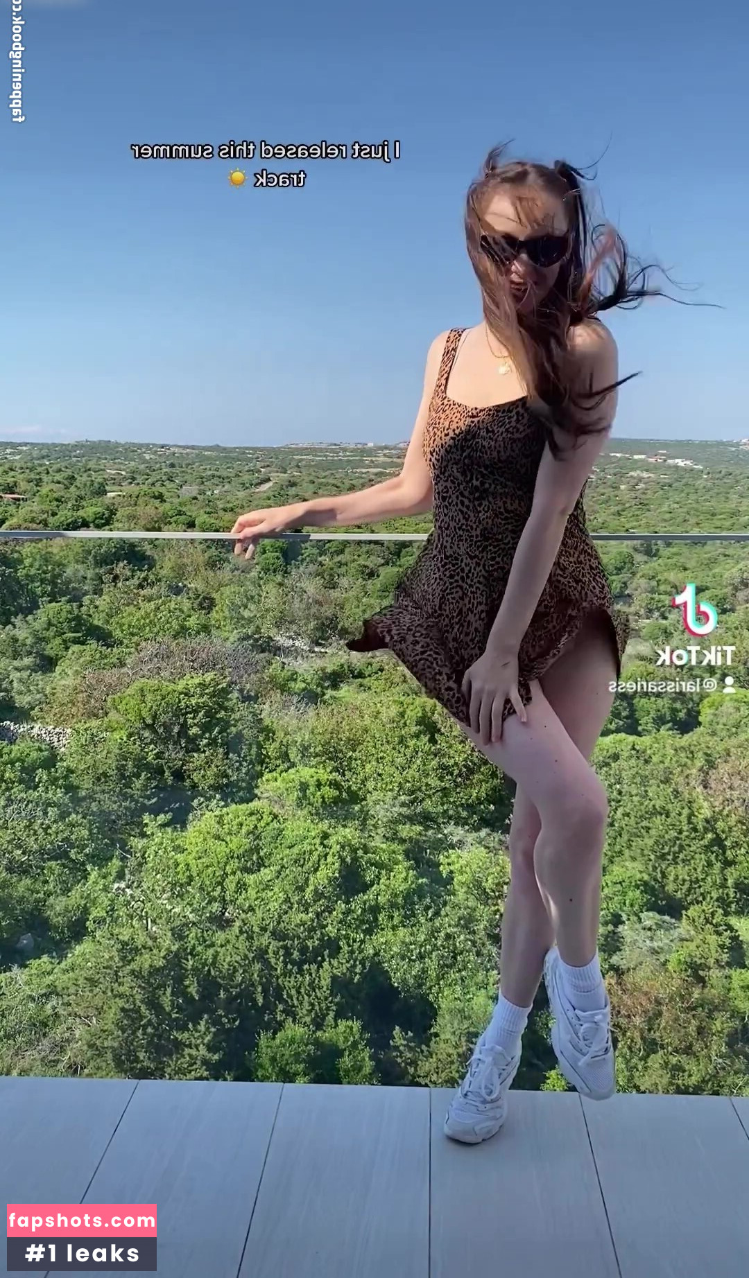 Larissa Riess gallery photo #11