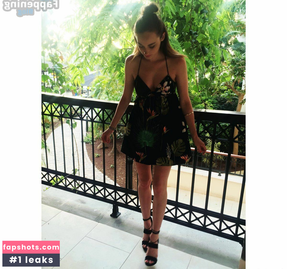 Larissa Riess gallery photo #21