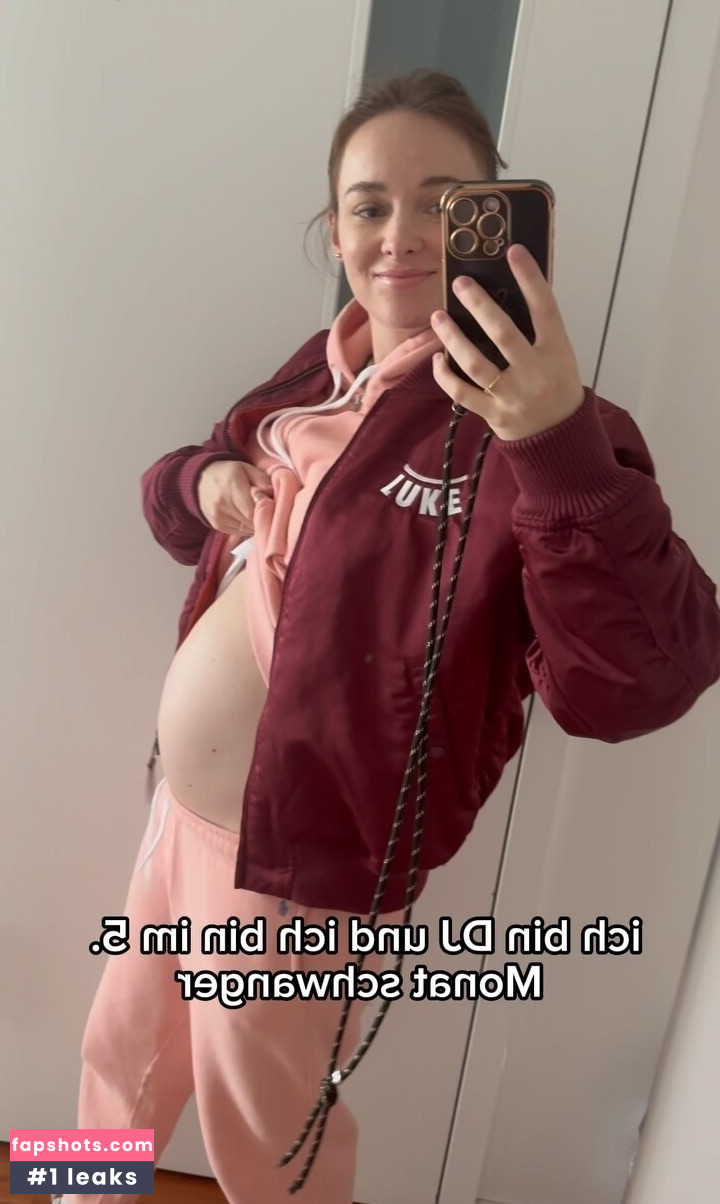 Larissa Riess gallery photo #7