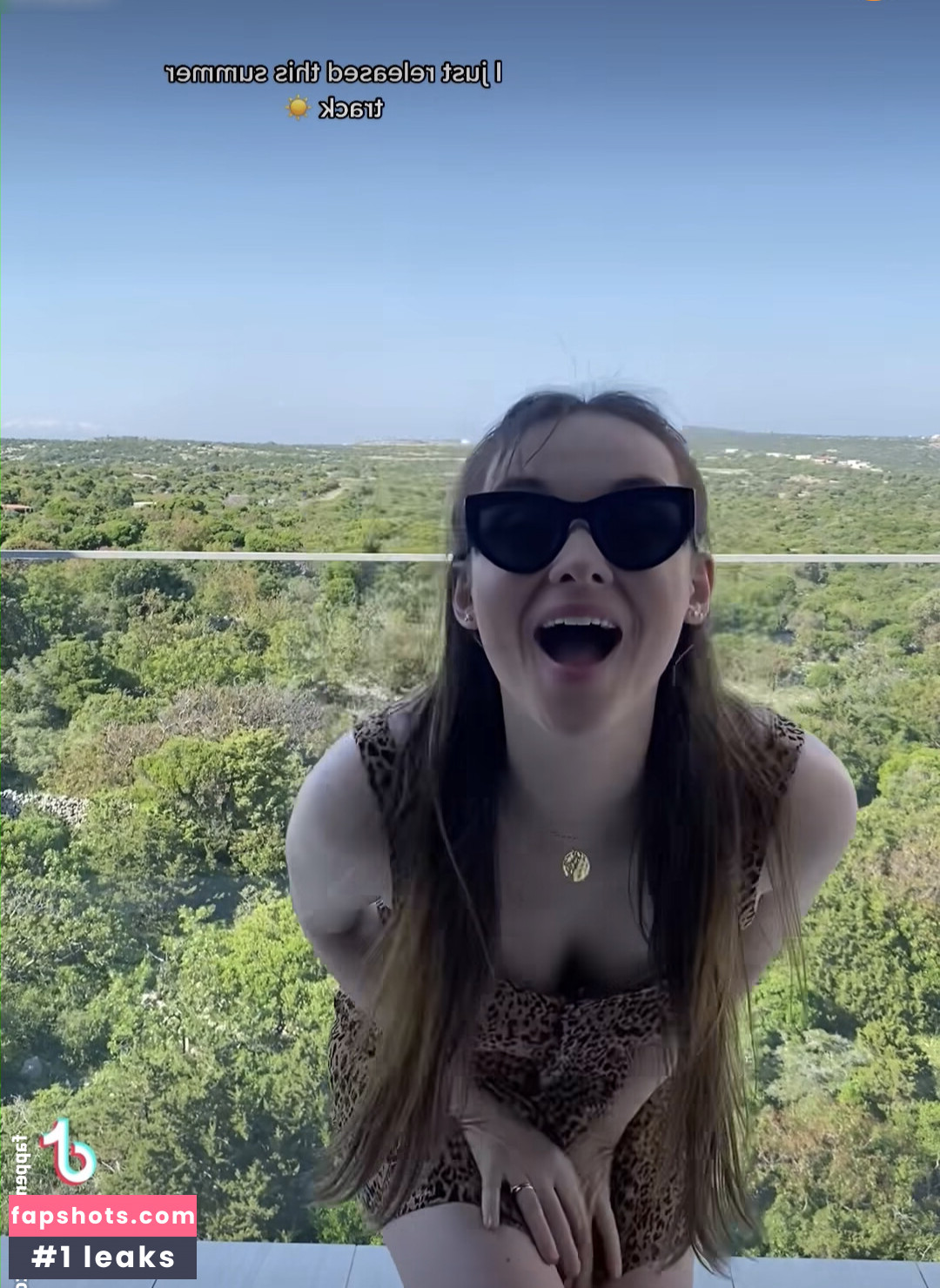 Larissa Riess gallery photo #10