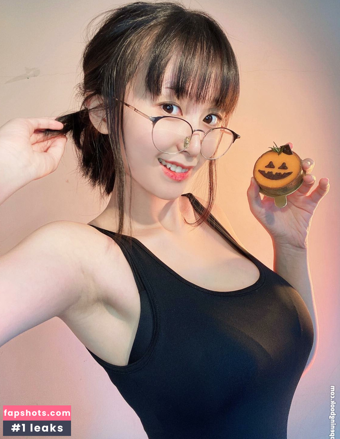 Larissa Rochefort gallery photo #166