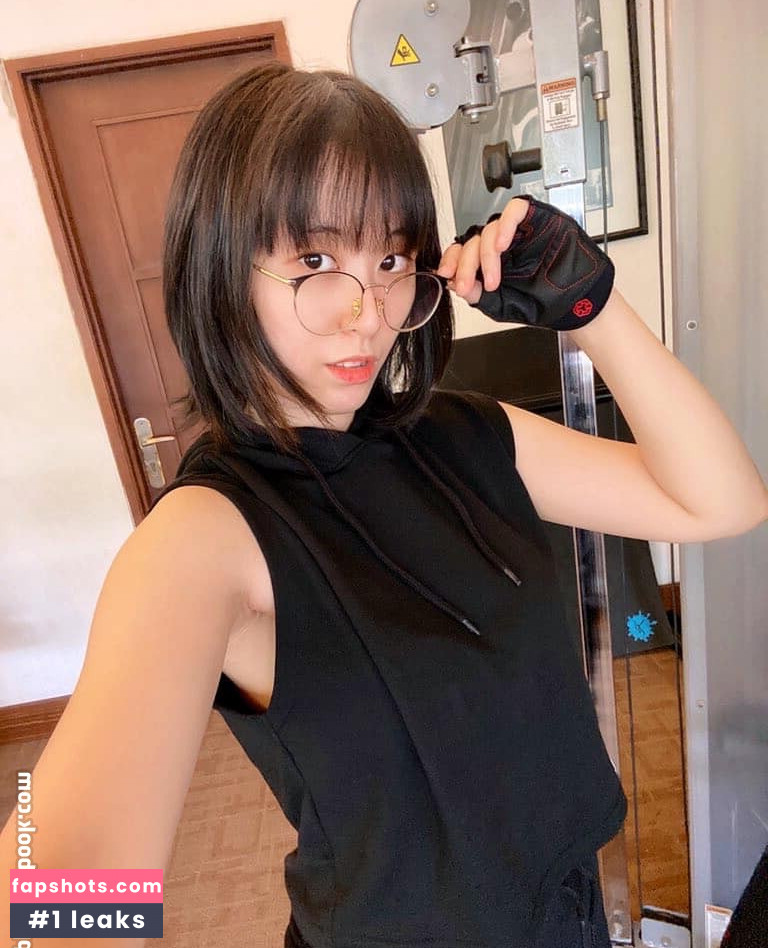 Larissa Rochefort gallery photo #171