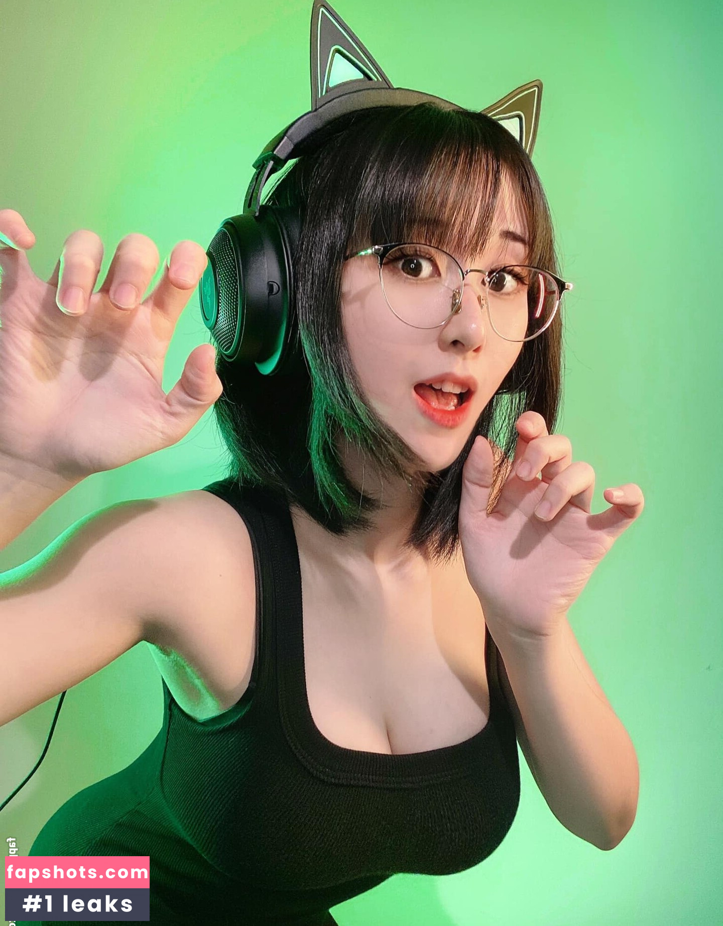 Larissa Rochefort gallery photo #172