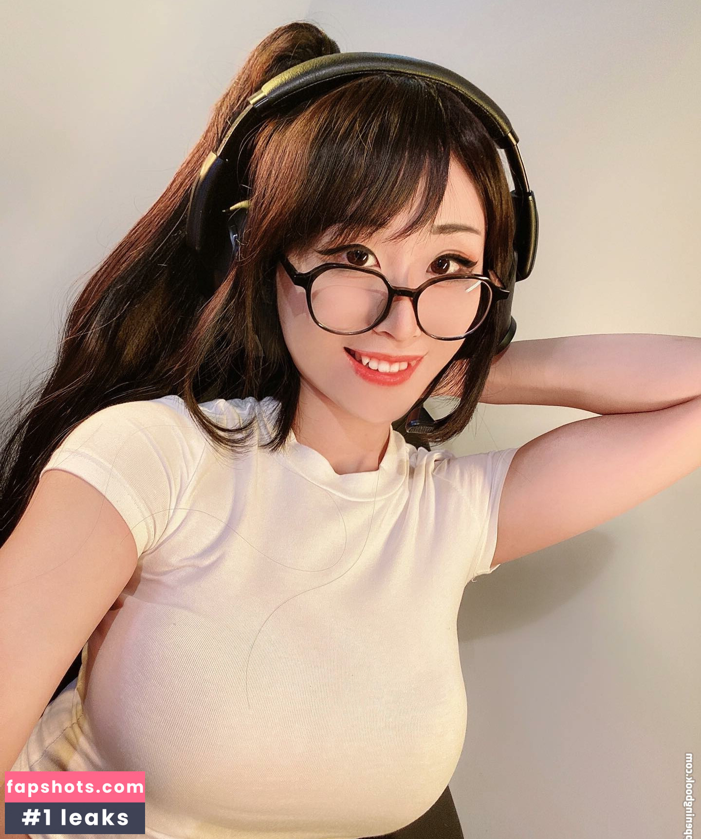 Larissa Rochefort gallery photo #175