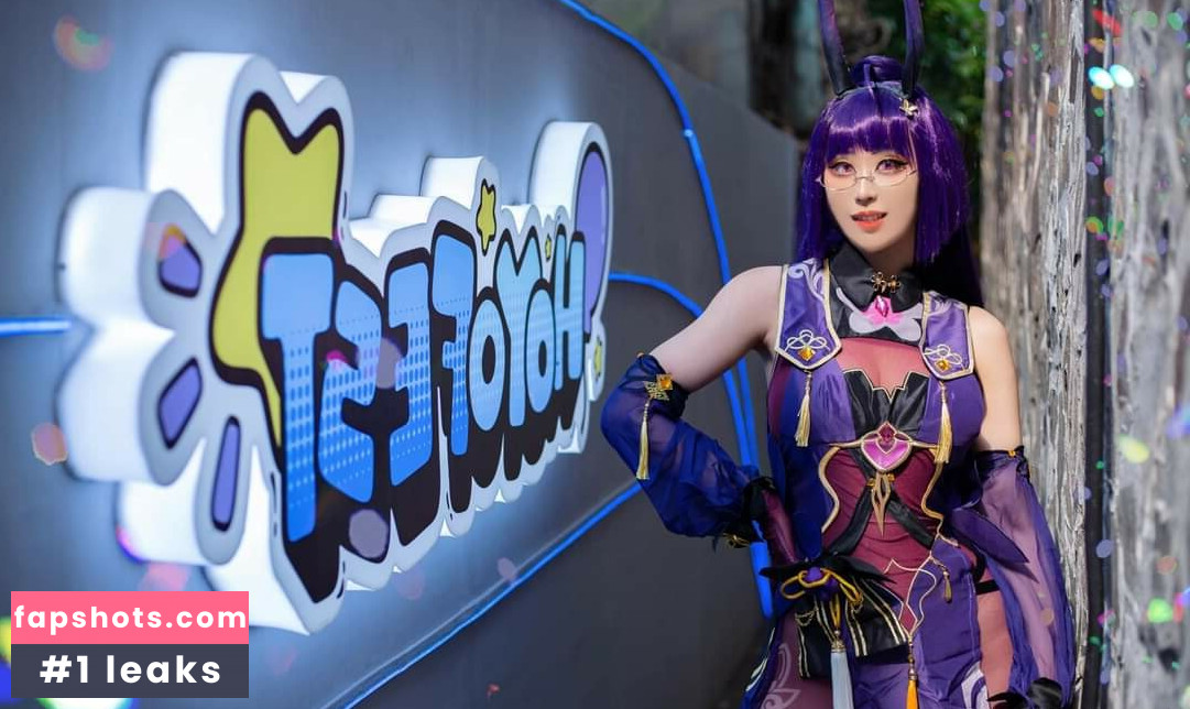 Larissa Rochefort gallery photo #176