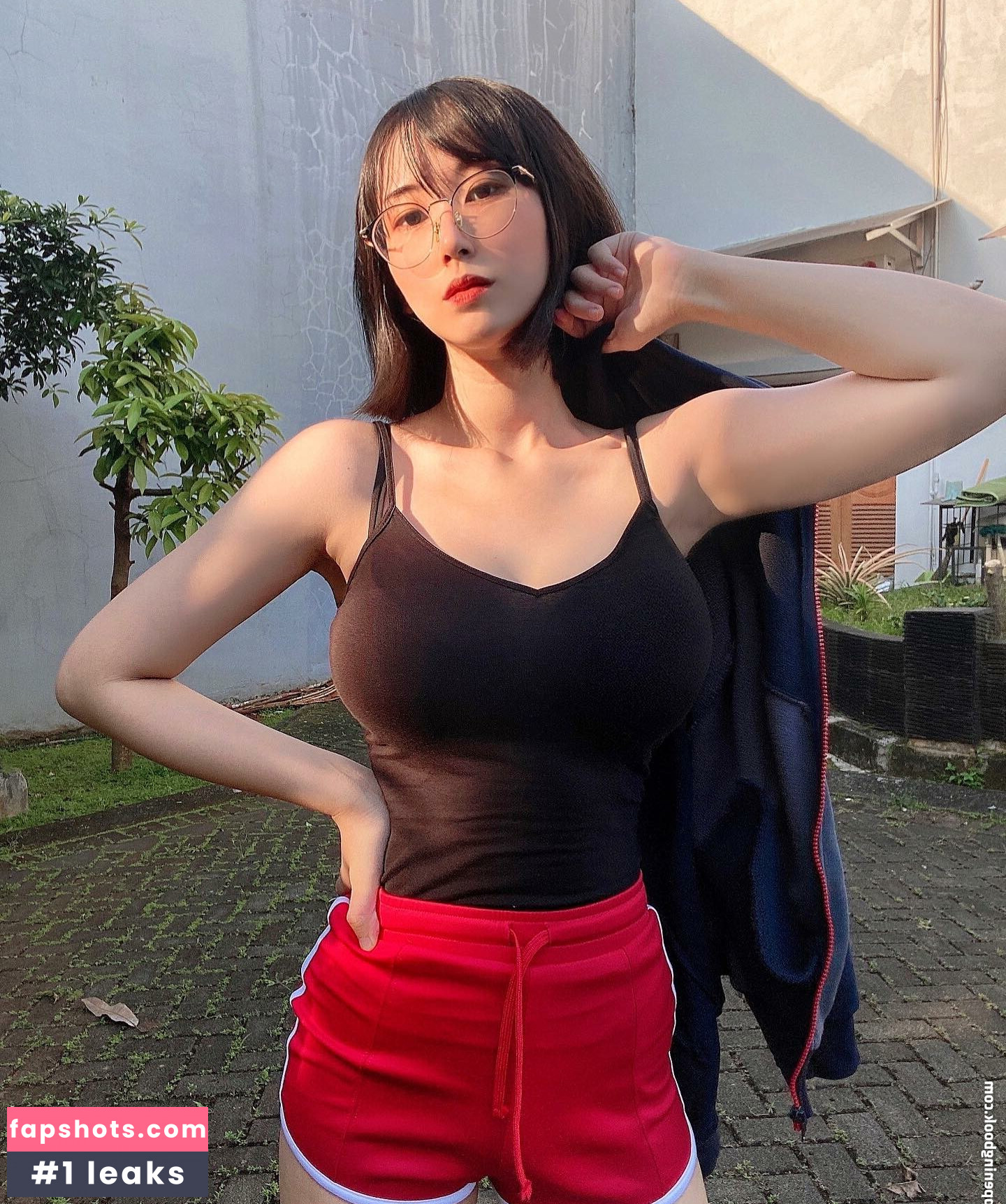 Larissa Rochefort gallery photo #182