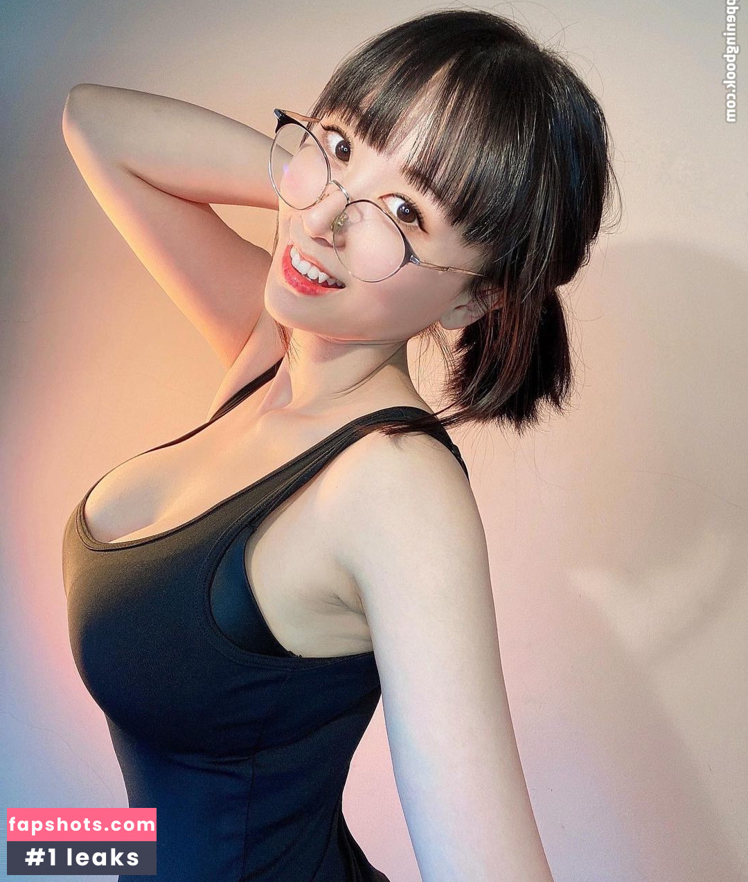 Larissa Rochefort gallery photo #187