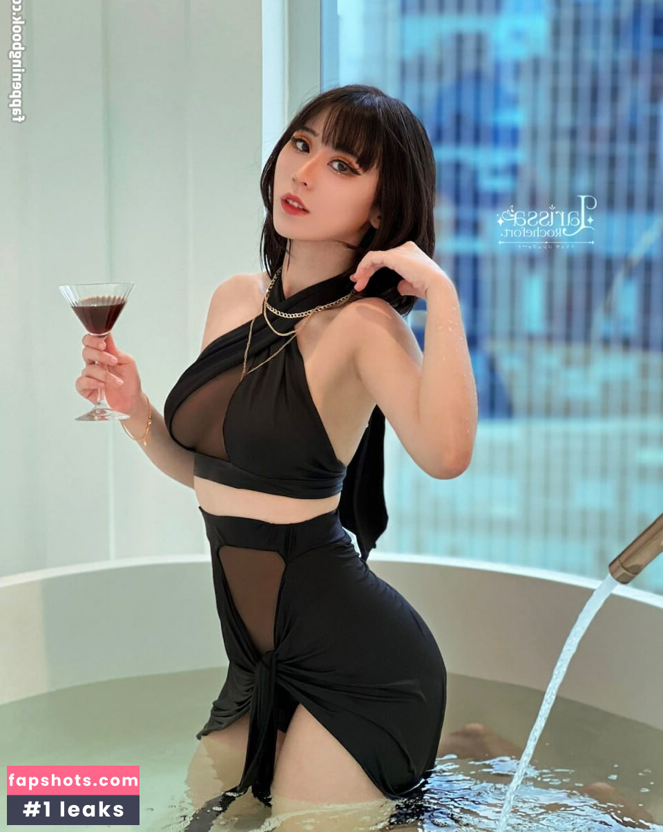 Larissa Rochefort gallery photo #26