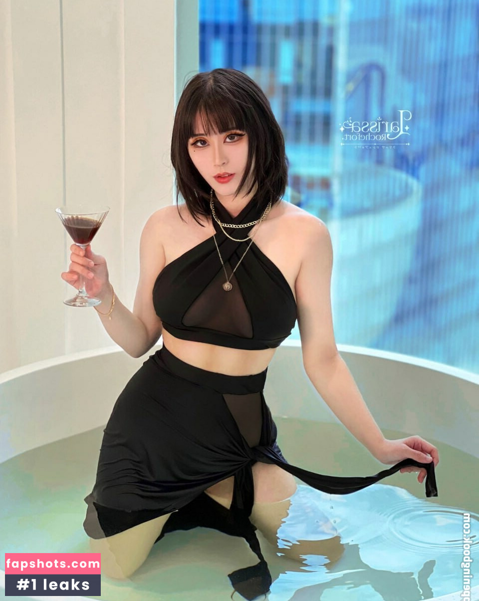 Larissa Rochefort gallery photo #32