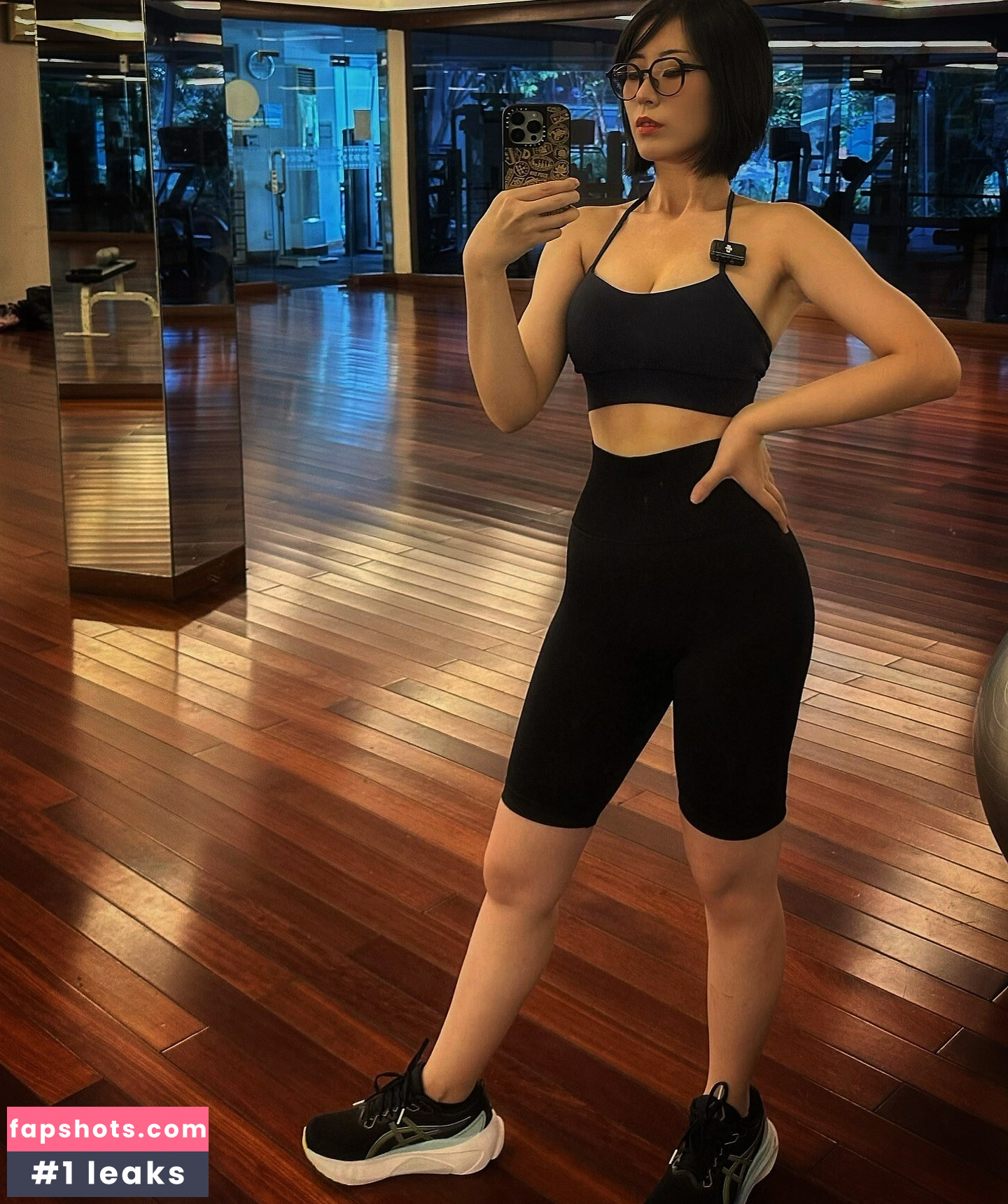 Larissa Rochefort gallery photo #40