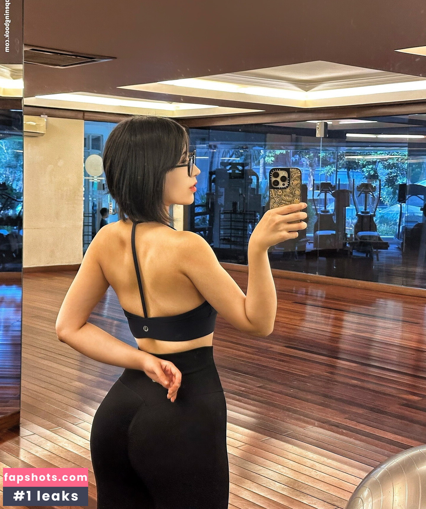 Larissa Rochefort gallery photo #41