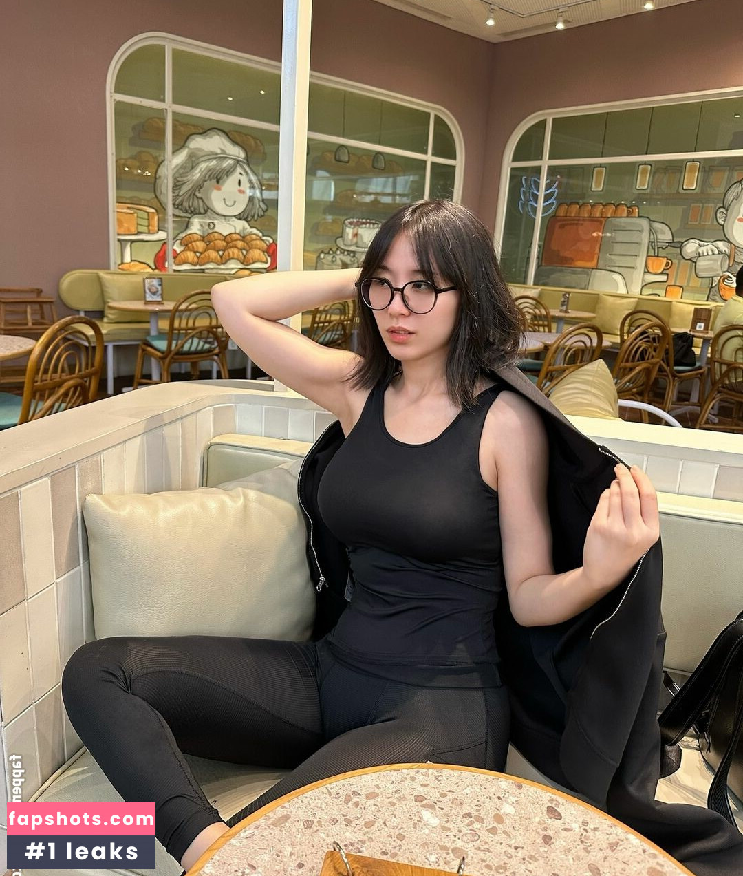 Larissa Rochefort gallery photo #45