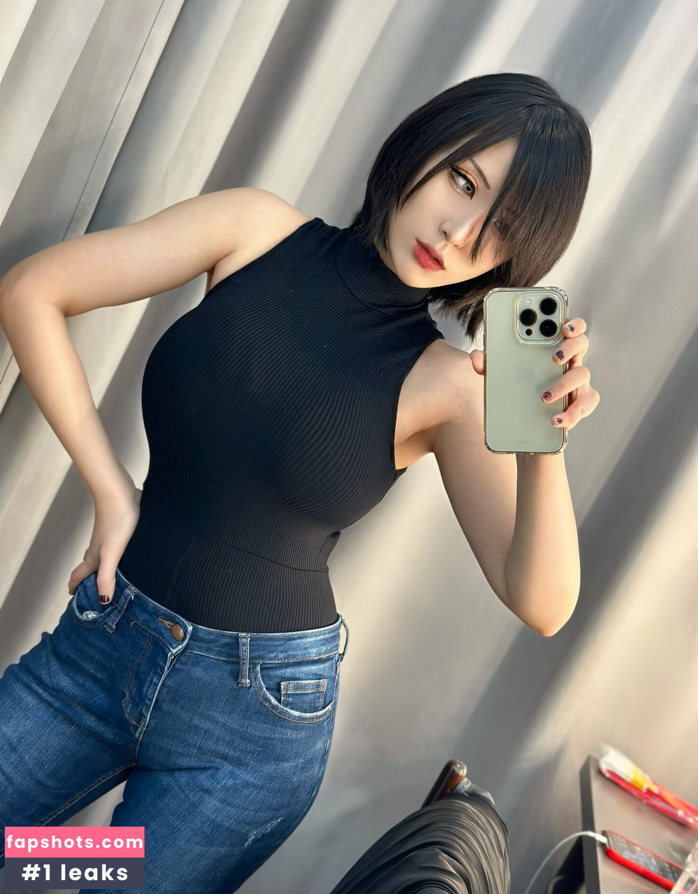 Larissa Rochefort gallery photo #54