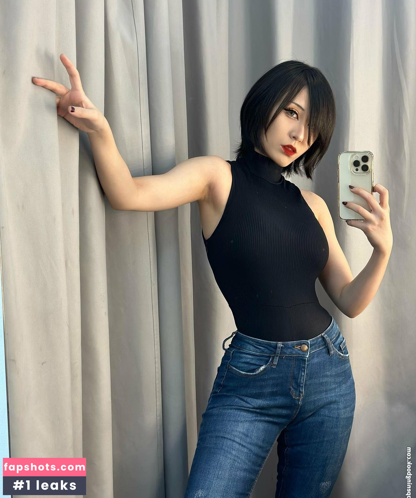 Larissa Rochefort gallery photo #56