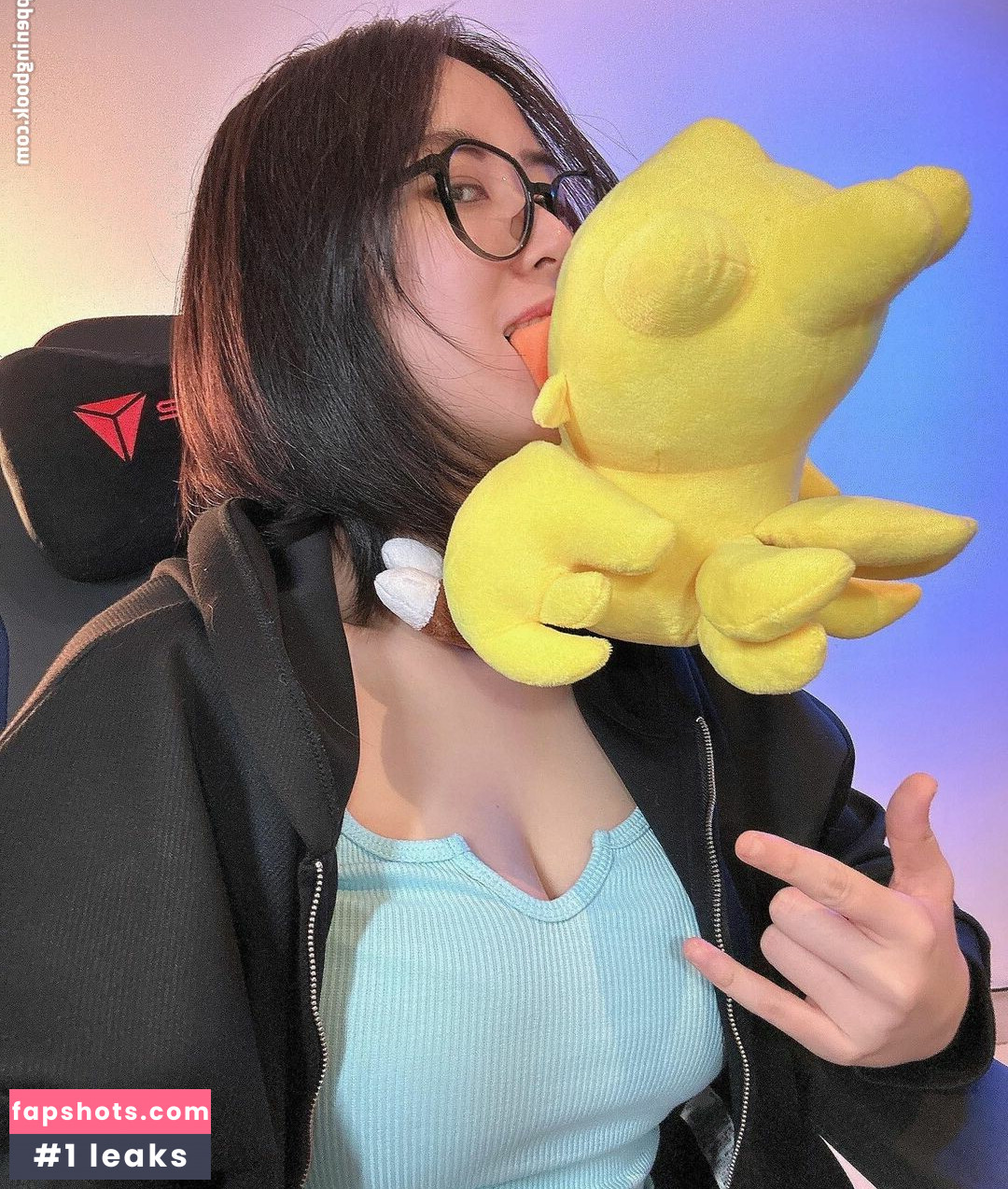 Larissa Rochefort gallery photo #98