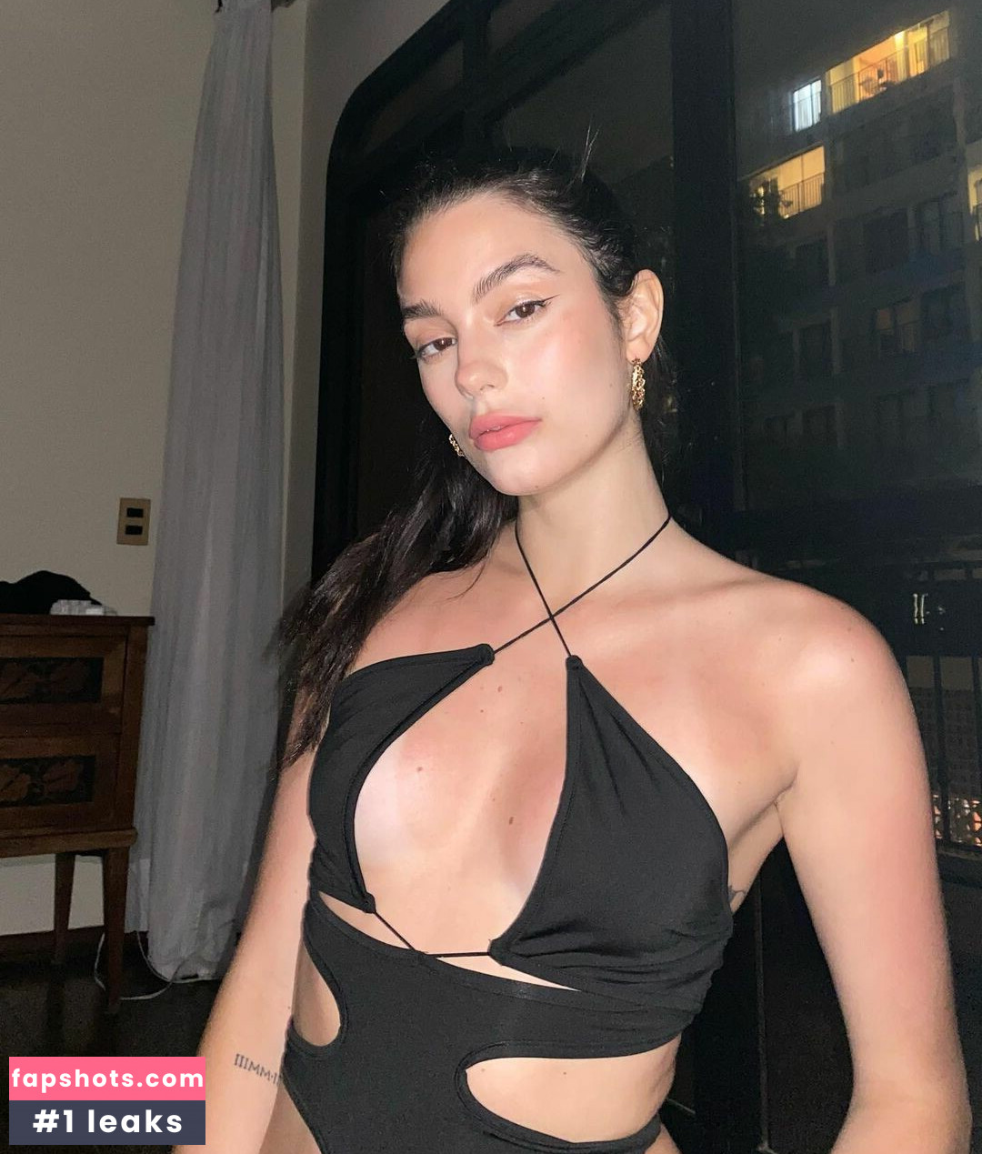 Larissa Saldanha gallery photo #7