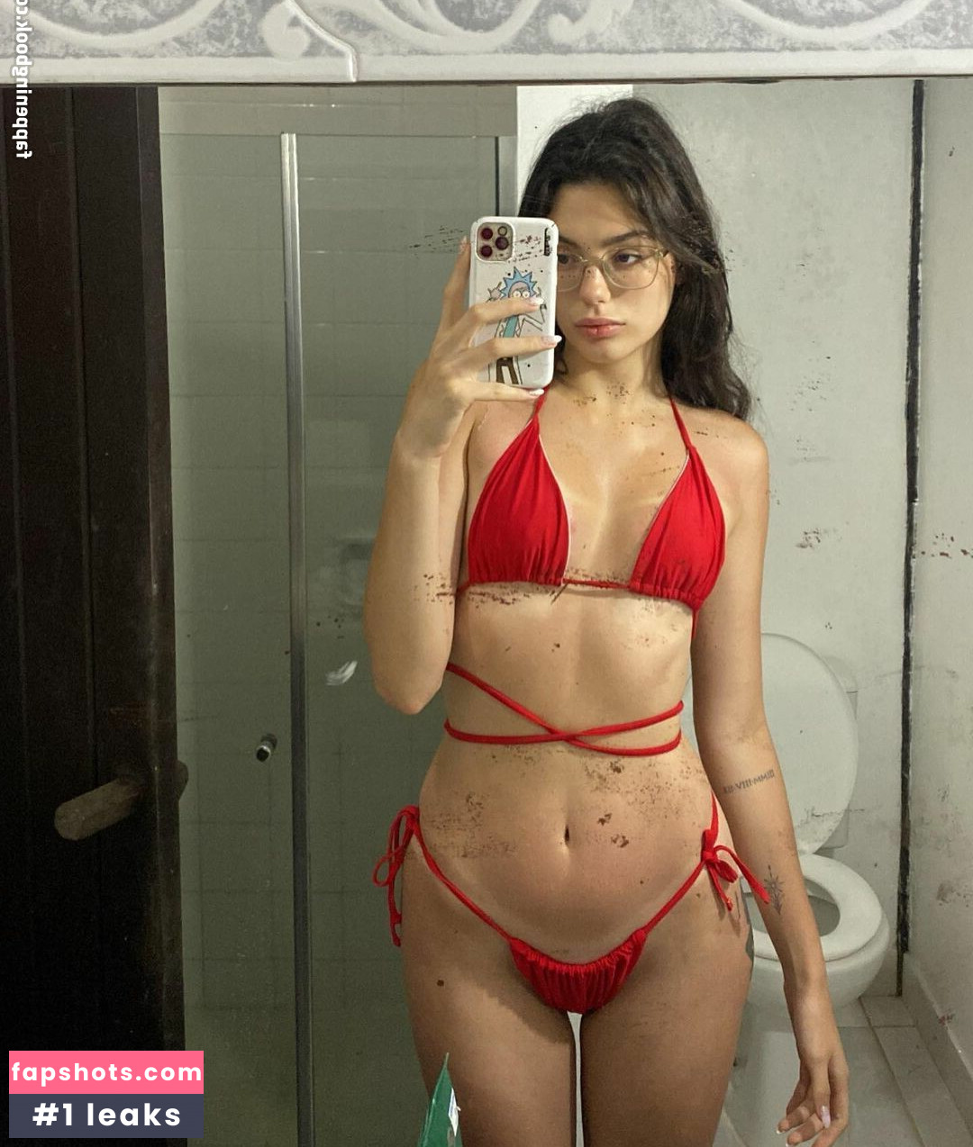 Larissa Saldanha gallery photo #9