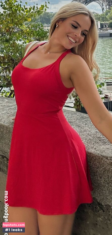 Larissa Sola gallery photo #7