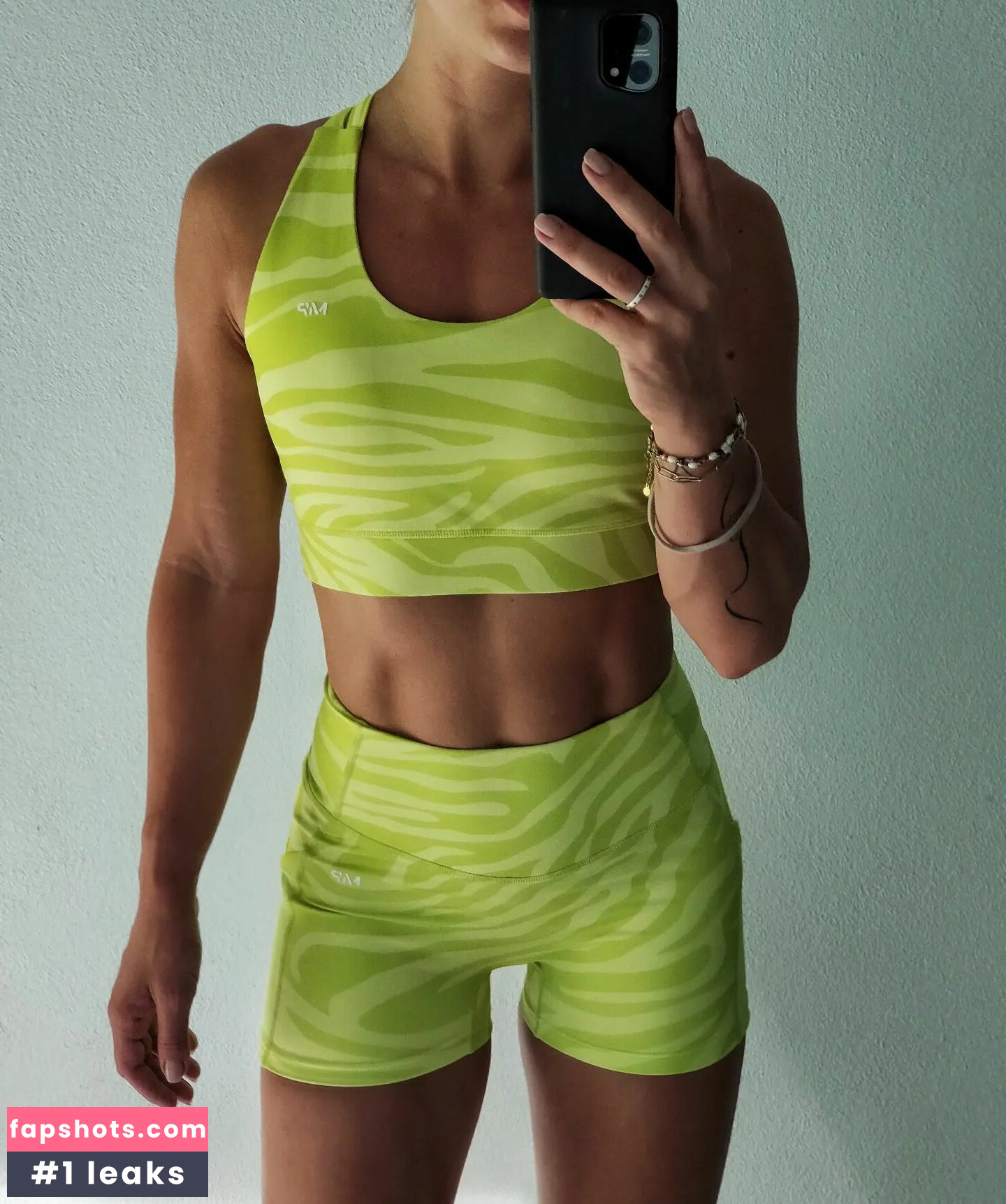 Larissa Van Meerten gallery photo #21