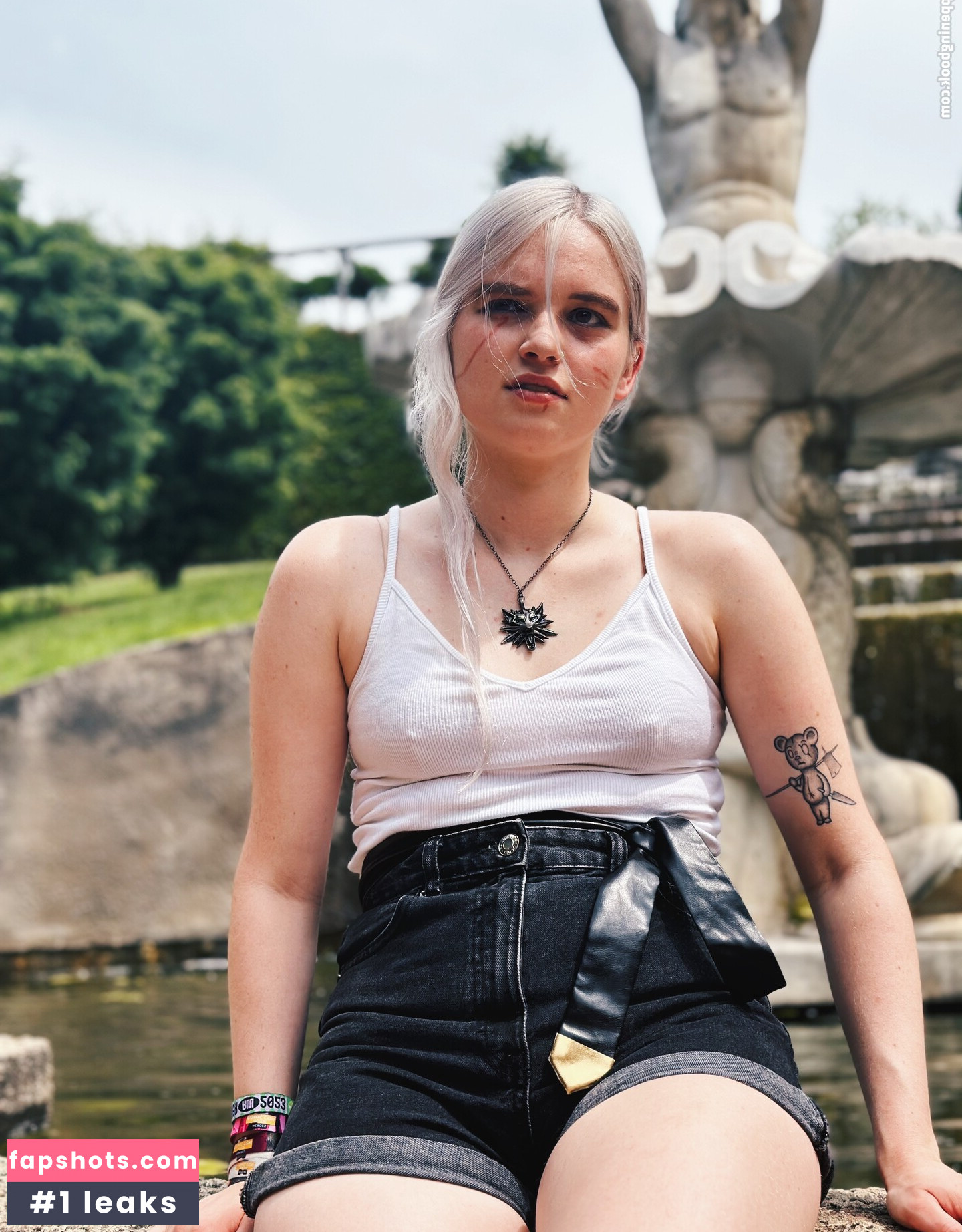 Larissa Zeeuwe gallery photo #5