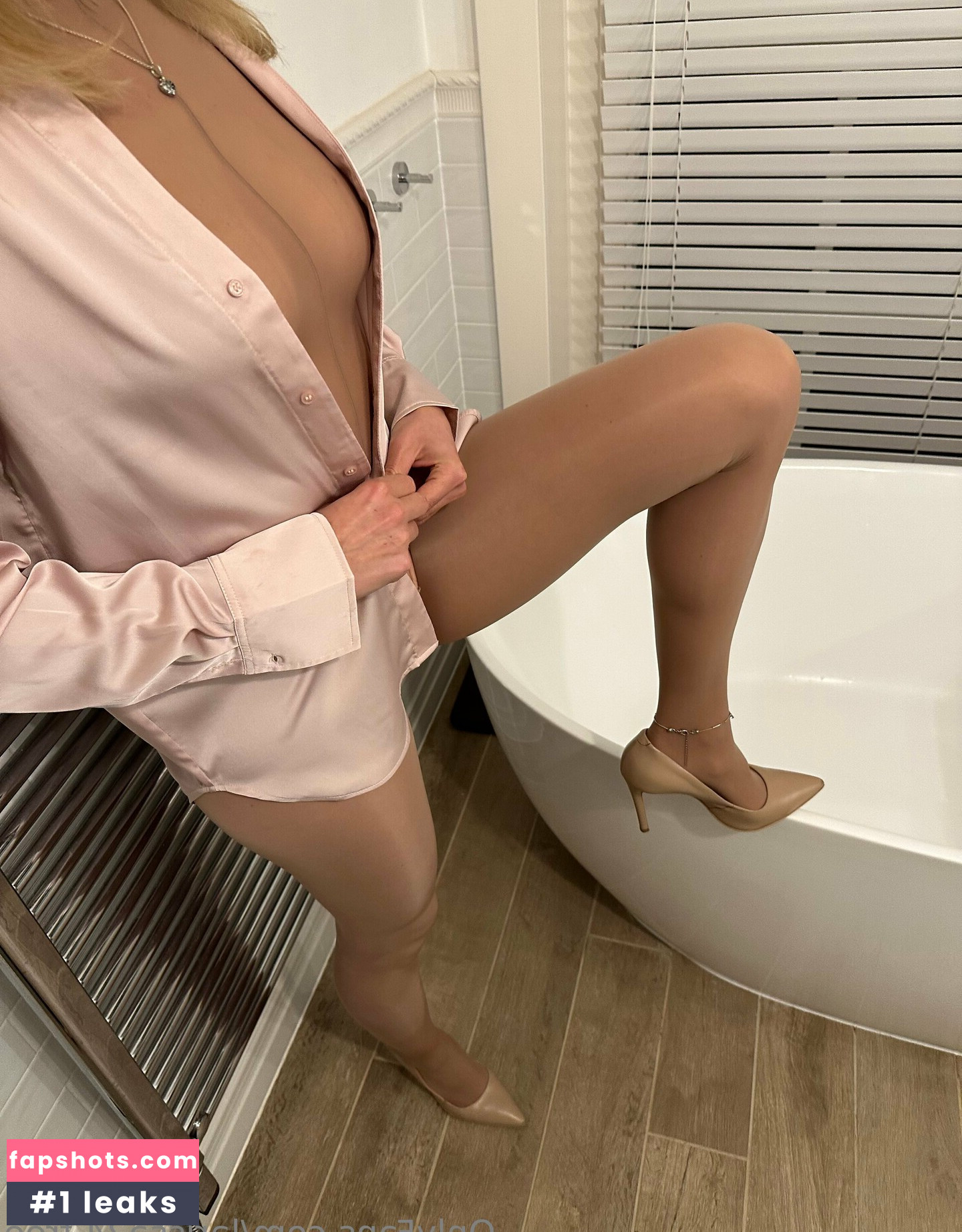 larissa24.free gallery photo #20