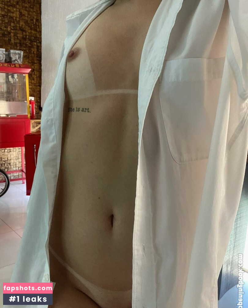 Larissinharp nude babe gallery