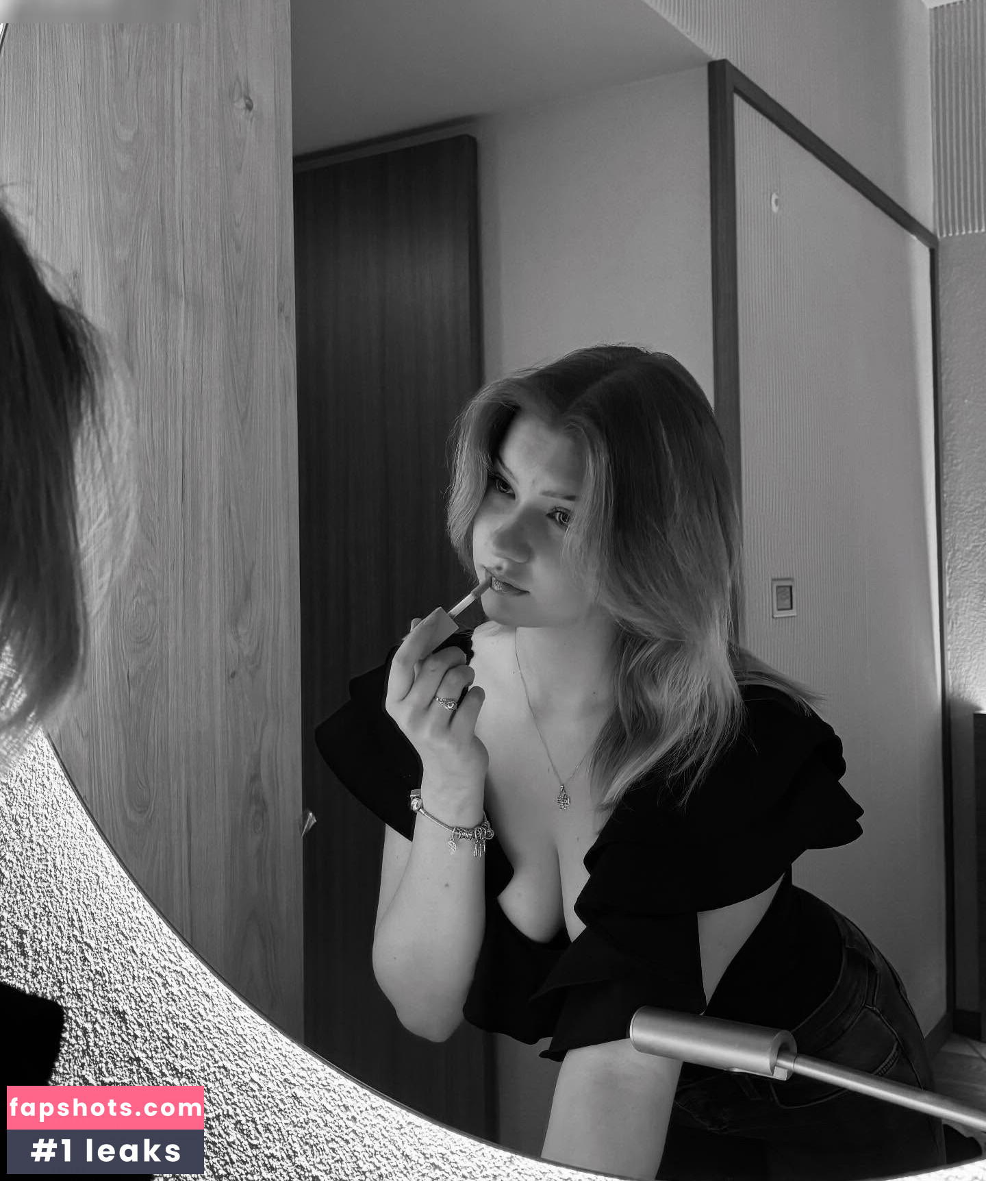 Larysa Salomea gallery photo #12