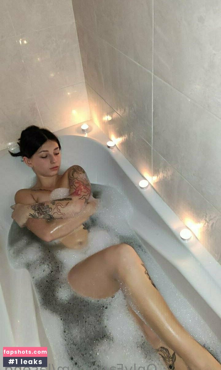 lasenq nude babe gallery