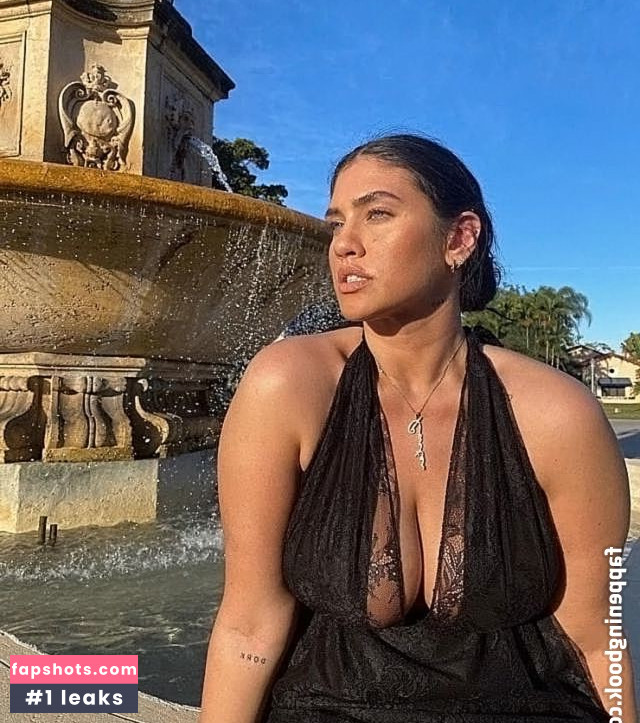 La'Tecia Thomas nude babe gallery