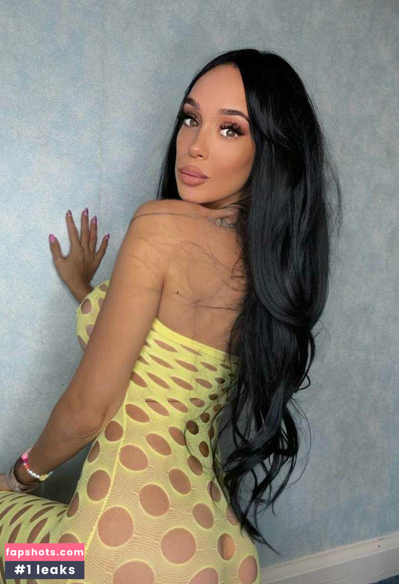 Latex_temptress nude babe gallery