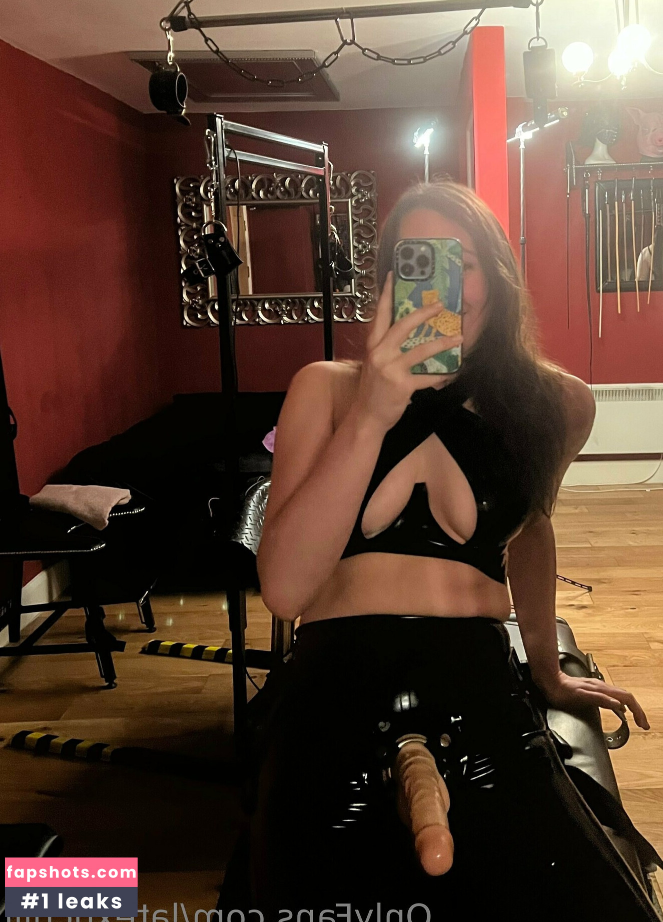 LATEXnCHILL gallery photo #17