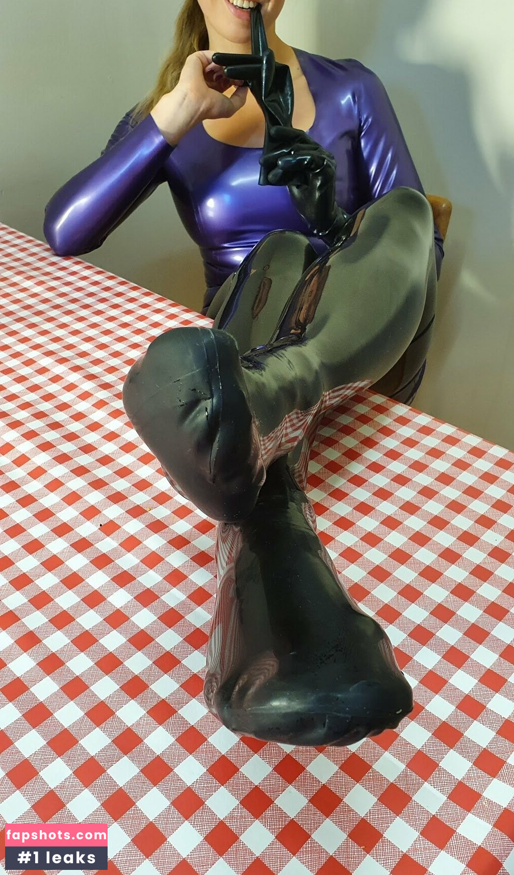 LATEXnCHILL gallery photo #94