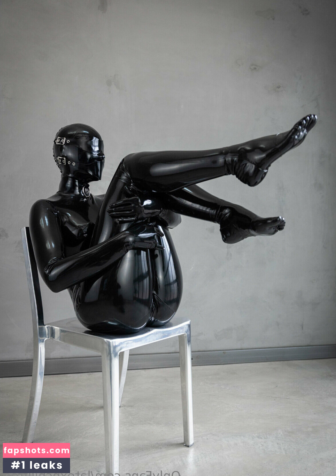 latexnchillfree Nude Leaks OnlyFans Photos #3 - LeakJerk