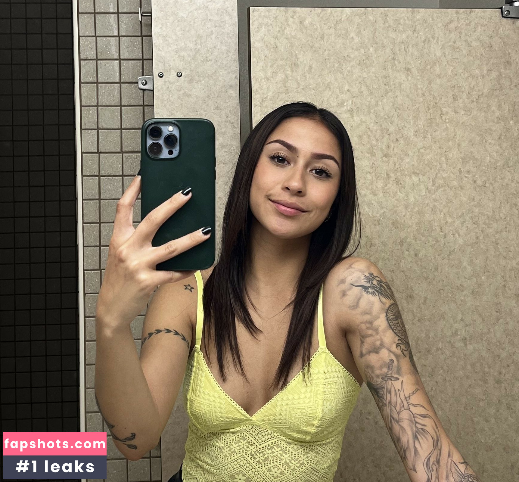 Latina Beauties gallery photo #2