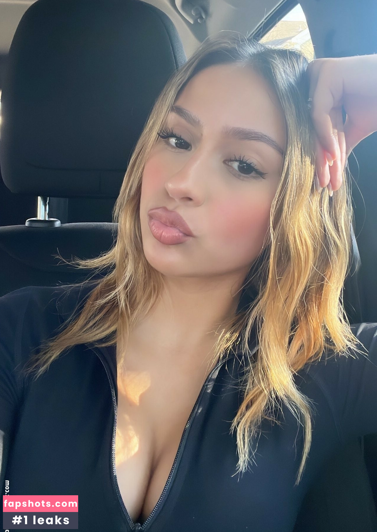 Latina Beauties gallery photo #22