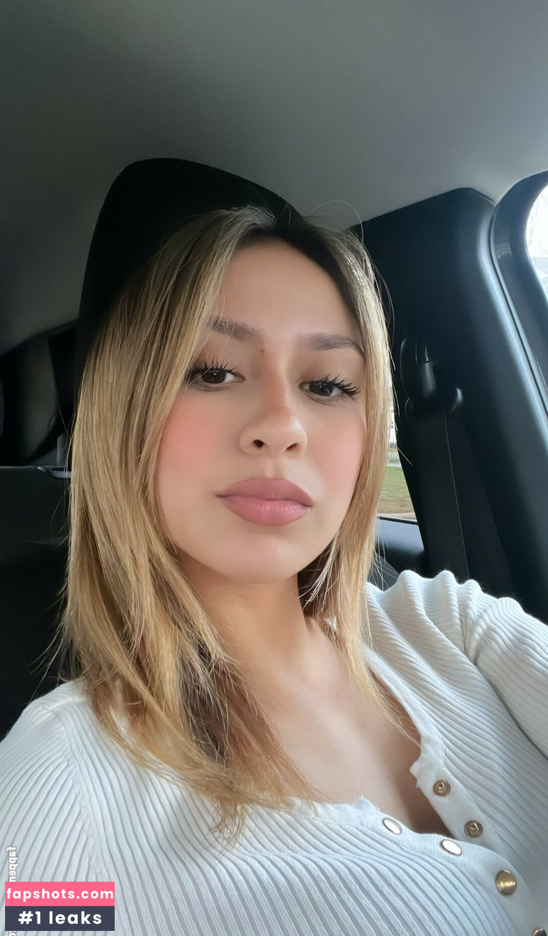 Latina Beauties nude babe gallery