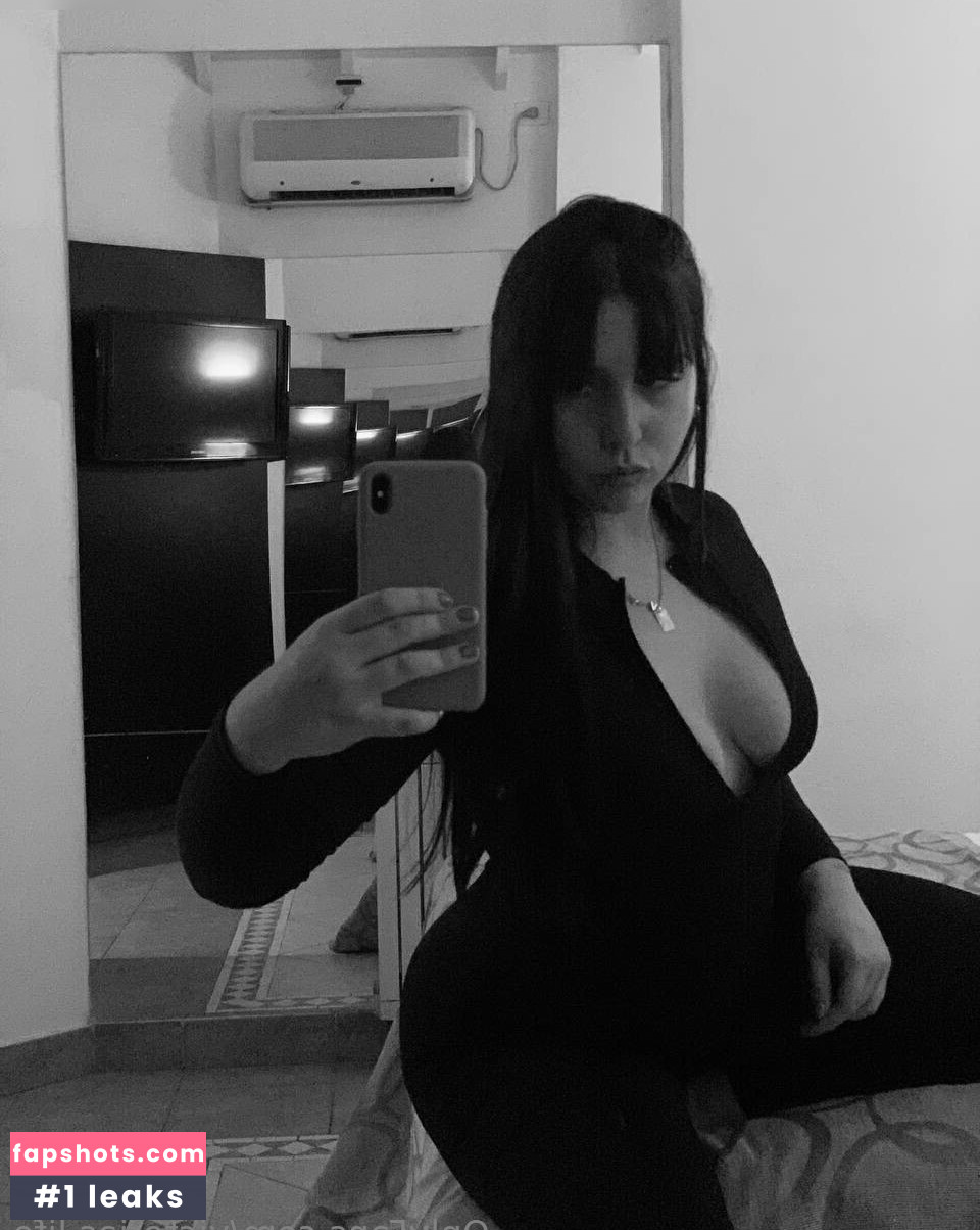 latina.victoria nude babe gallery