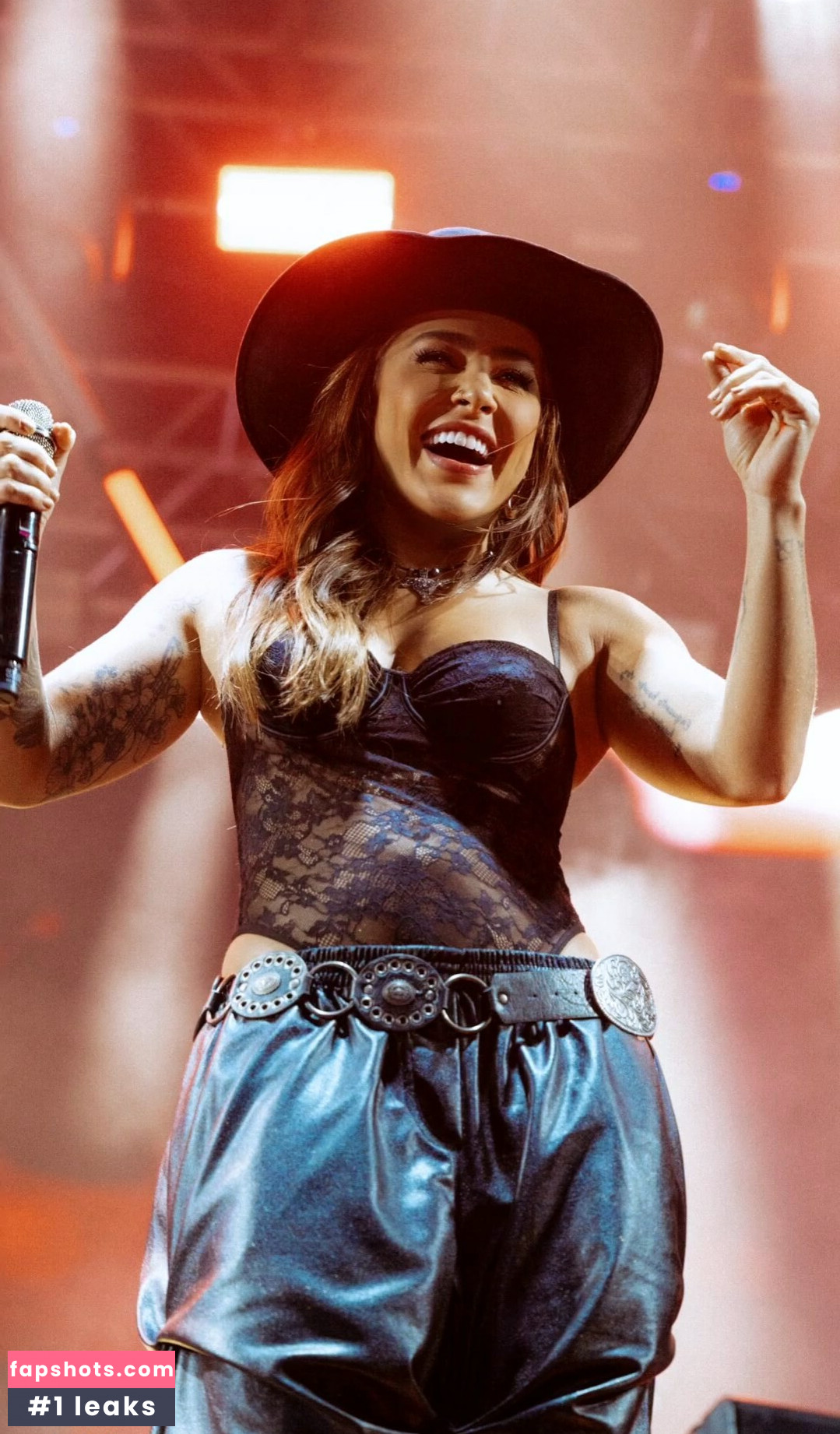 Lauana Prado gallery photo #3