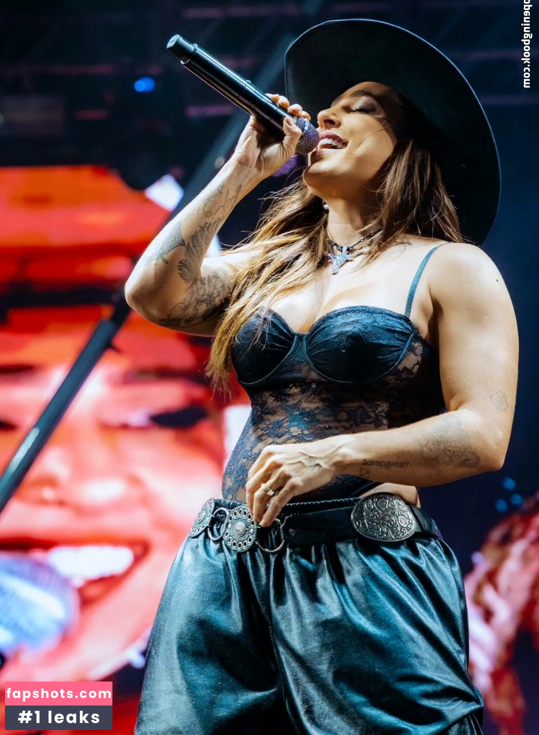 Lauana Prado gallery photo #5